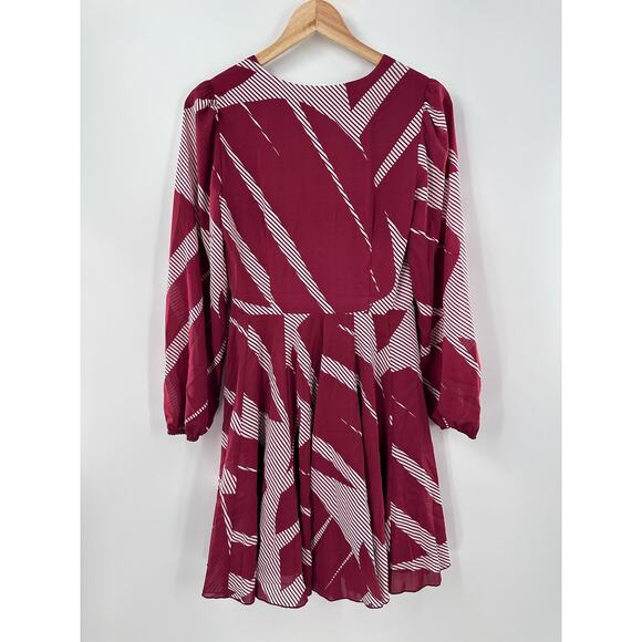 Charles Henry‎ Size S Dress Printed Mini Long Sleeve Dress V-Neck Burgundy Geo - Picture 8 of 13